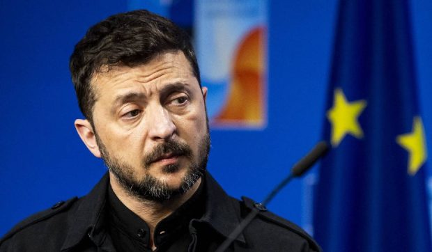 Colegii de partid ai lui Zelenski, îngrijorați de „bunkerizarea” președinției Ucrainei: „Am fost aruncați sub autobuz”