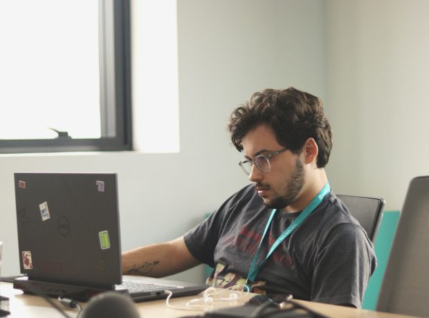 Absolvenții de liceu, studenții și absolvenții de studii universitare se pregătesc de angajare odată cu venirea toamnei