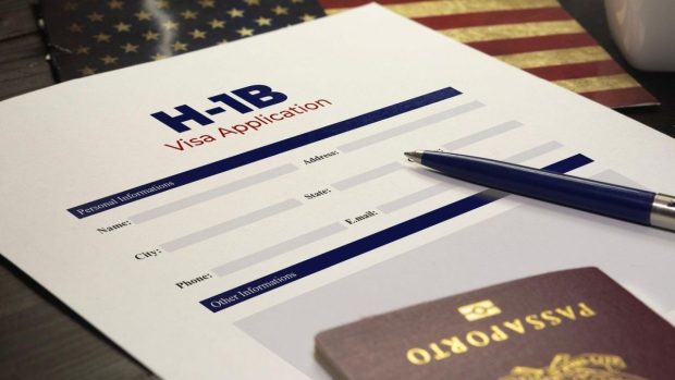 Administraţia Trump vrea să modifice procedura de selecţie pentru vizele H-1B, de 100.000 dolari. Pe cine favorizează schimbarea