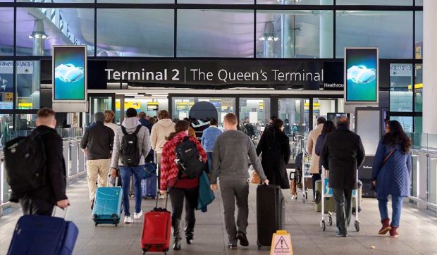 MAE a lansat un avertisment pentru români după ce trei mari aeroporturi din Europa au fost atacate cibernetic