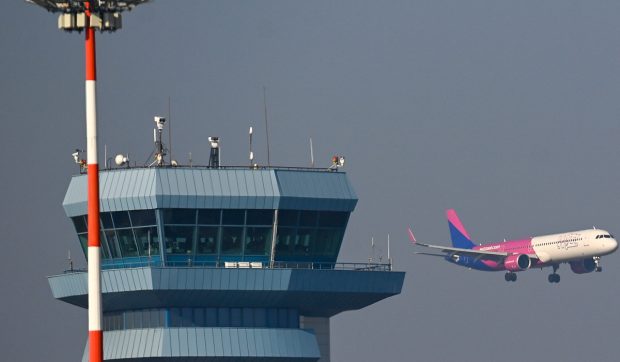 Dronă observată în apropierea unei piste la Aeroportul Otopeni. Aterizările au fost suspendate temporar