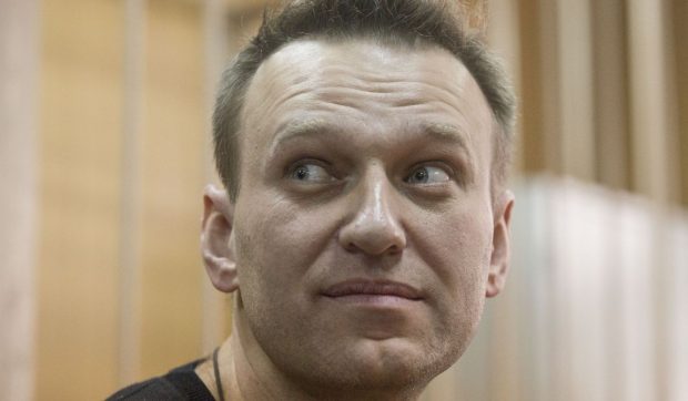 O bancă în memoria lui Aleksei Navalnîi a fost instalată lângă Ambasada Rusiei, la Haga