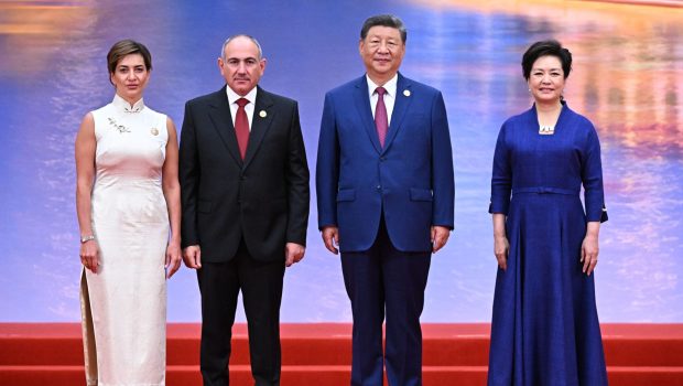 A șocat cu ținuta provocatoare de la summitul din China: „În conservatoarea Asie, Anna Hakobyan a purtat o rochie cu vedere la bustul generos”