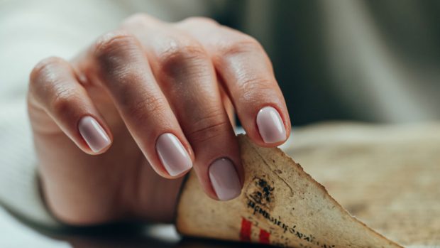Aplicarea corectă a ojei semipermanente 3 în 1: Ghid complet
