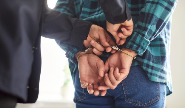 Un tânăr din Galați, care a atacat un livrator, a fost găsit mort în arestul Poliției