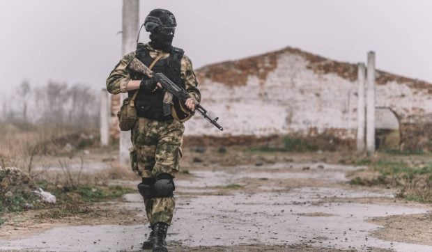 Armele rusești sunt vândute pe piața neagră de către soldați direct de pe front: „Trecute la pierderi din start”