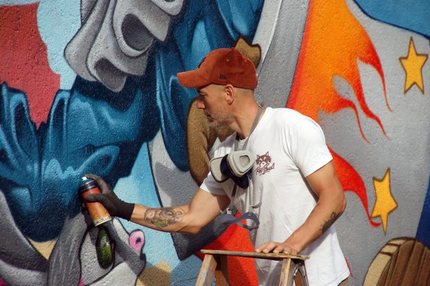 Bucharest Street Art Festival propune revitalizarea cartierului marginalizat 23 August. Syrk, artistul internațional prezent în Capitală: „O lucrare în spațiul public are capacitatea unică de a ajunge la toată lumea”