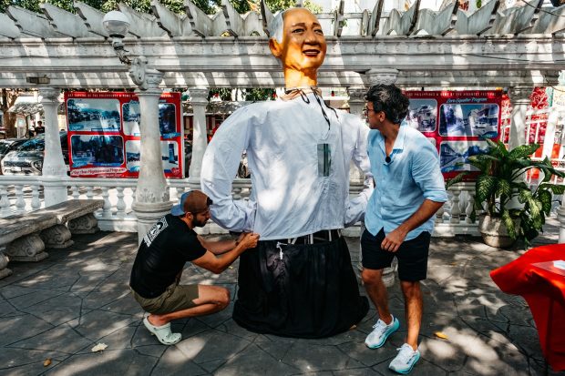 Imagine Stire „Asia Express”, 23 septembrie 2025. Concurenții dau viață păpușilor gigant din Filipine, simbol recunoscut de UNESCO | 2review.ro