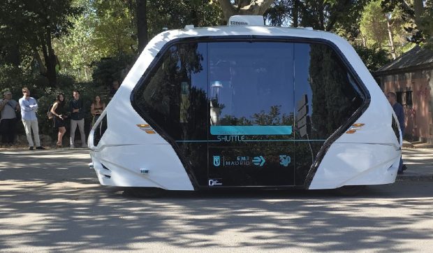 Autobuzul viitorului circulă deja într-un parc Madrid: nu are șofer