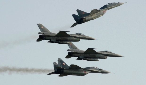 Imagini rare cu un F-16 ucrainean, după un an de la intrarea în serviciu, surprind distrugerea unei ținte rusești