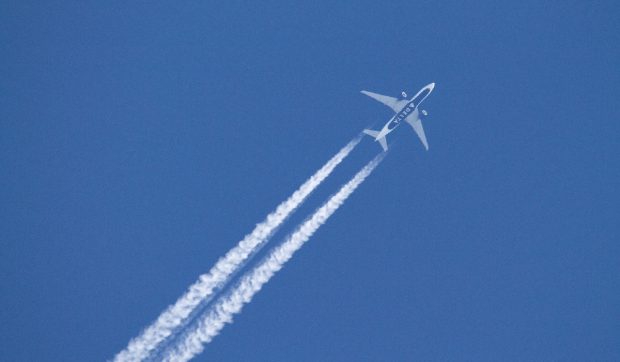 Piloții unui avion au vărsat kerosen pe o școală și compania plătește 79 de milioane de dolari, după cinci ani