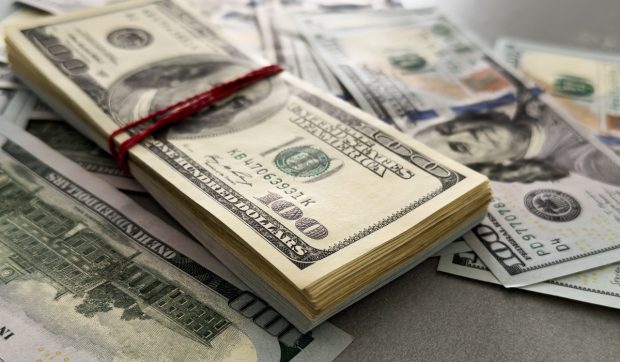 Un stat din SUA le oferă locuitorilor cecuri de 1000 de dolari, dar suma este considerată foarte mică