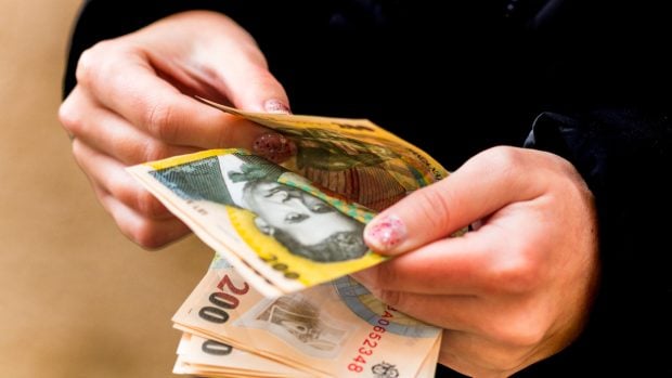 Românii solicită în număr record renegocierea ratelor la bănci, în timp ce IFN-urile refuză dialogul