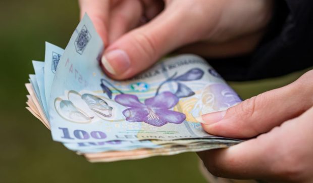 Câți pensionari din Constanța împrumută bani pentru a trece cu bine peste Crăciun și Revelion