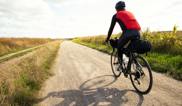 Ce este bikepacking-ul, trendul tot mai popular și în rândul românilor pasionați de aventură și explorare