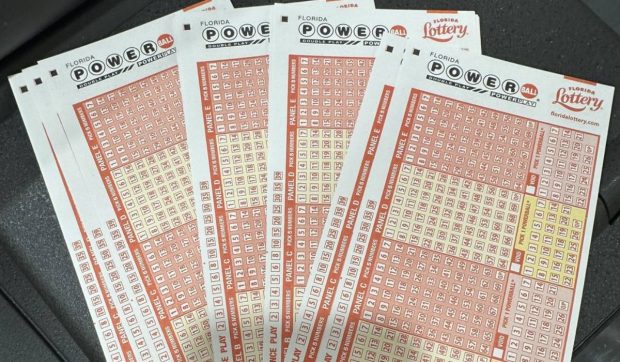 Loteria americană are al treilea cel mai mare jackpot din istorie