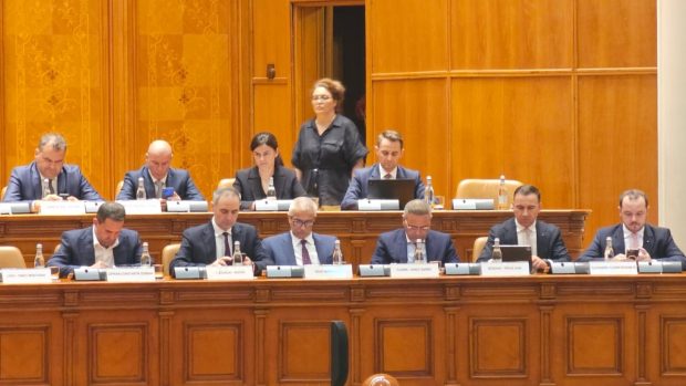 Singurul ministru din Guvernul Bolojan care și-a tăiat salariul nu renunță: „Am cedat încă 2.500 de lei”