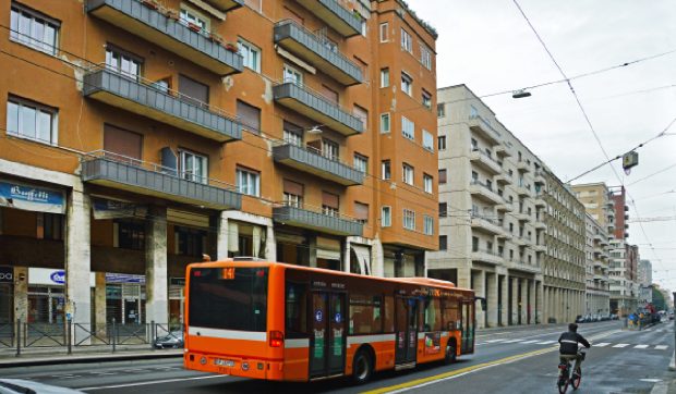 Cum luptă italienii împotriva scumpirilor chiriilor cauzate de cazările rezervate pe Booking.com și Airbnb