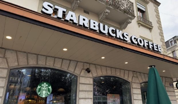 Starbucks închide mai multe de cafenele dintr-o țară europeană. Care este motivul