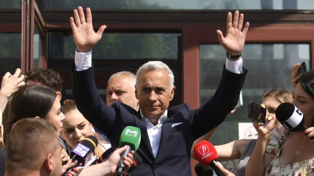 Călin Georgescu rămâne sub control judiciar după 7 luni. A spus 5 cuvinte când a ieșit din instanță