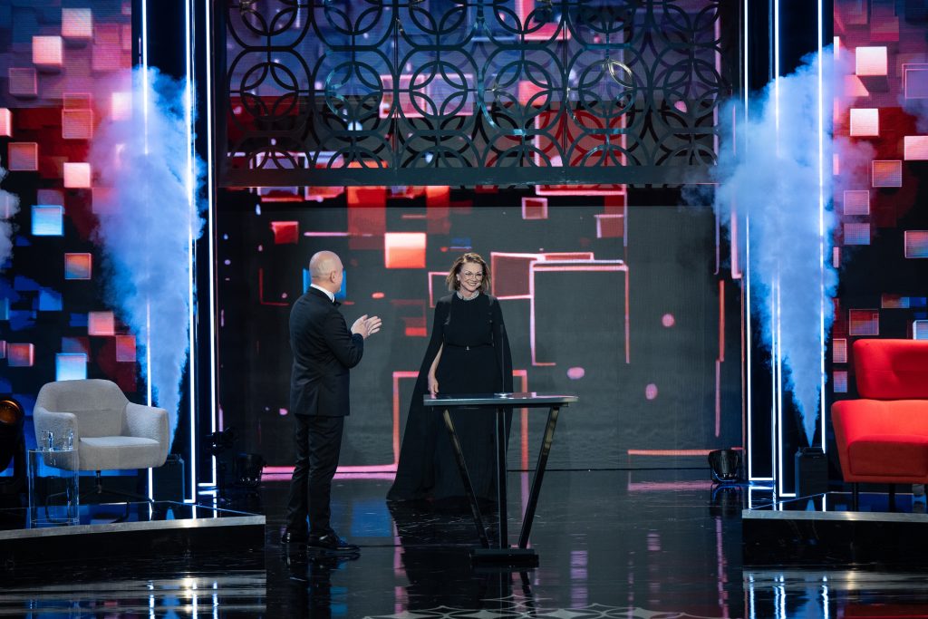carmen tanase in show ul la bine si la roast 1