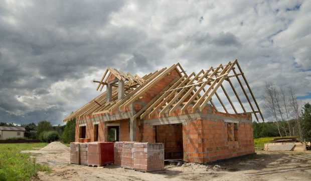 Cât costă să ridici o casă de 120 de metri pătraţi la roşu, în 2025
