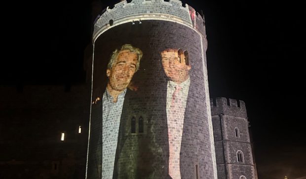 Imagini cu Donald Trump şi Jeffrey Epstein proiectate pe Castelul Windsor înaintea vizitei președintelui american în Marea Britanie | VIDEO