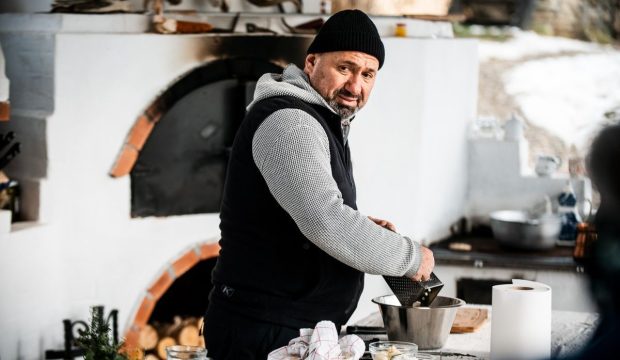 Imagine Stire Primele cuvinte rostite de Cătălin Scărlătescu după ce a mâncat două găleți de carne: „Pe vremuri, când aveam 148 de kilograme” | 2review.ro