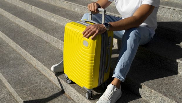 Ce nu le lipsește românilor din bagaj când pleacă în vacanță. Are legătură cu locul de muncă