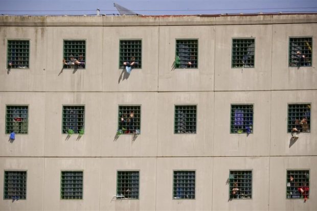O româncă de 26 de ani s-a sinucis în închisoarea cea mai dărăpănată din Italia
