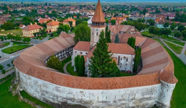Cetatea din județul Brașov, singurul obiectiv turistic din România cu trei stele Michelin