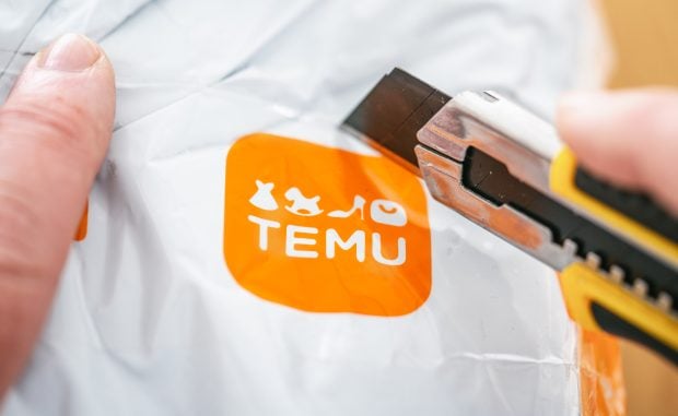 Un bărbat a comandat de pe Temu și s-a trezit cu o amendă uriașă. Cât va plăti în plus față de valoarea produselor