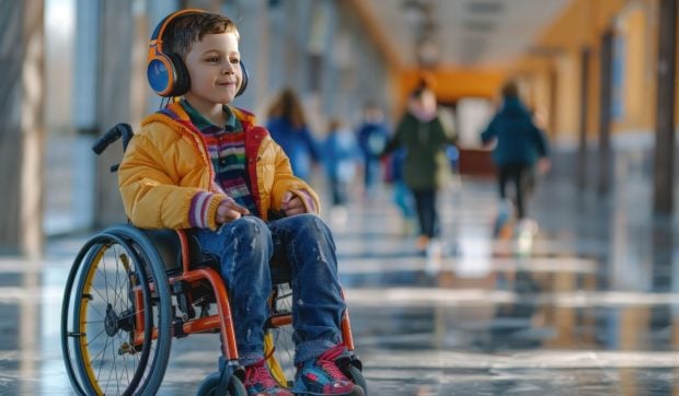 Părinții copiilor cu dizabilități vor putea lucra mai mult de acasă
