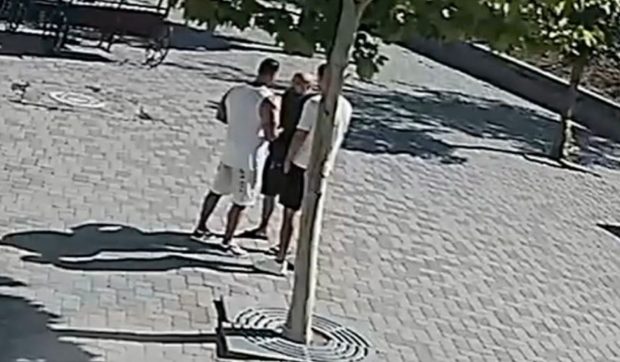 Un bărbat din Cernavodă a fost omorât de față cu fiul său. Crima a fost filmată de o cameră de supraveghere