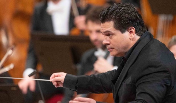 Fiul unui sculer matrițer, urmărit de 1,5 miliarde de oameni la JO de la Paris, Cristian Măcelaru dirijează Salome de Strauss, la Festivalul George Enescu 2025