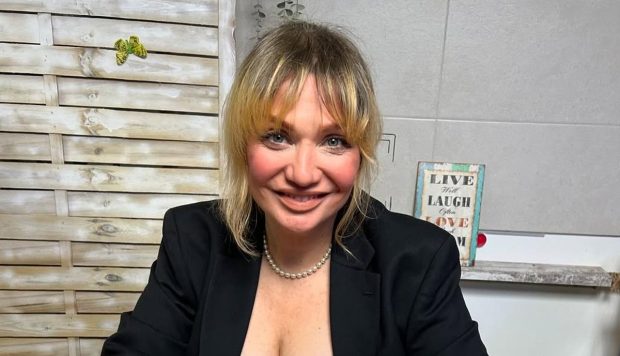 Imagine Stire Ce planuri are Cristina Cioran pentru Crăciun, alături de cei doi copii. Tatăl micuților se află în închisoare pentru trafic de droguri. „Când nu mai pot, mai pot puțin” | 2review.ro