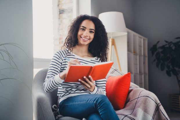Cum îți îmbunătățești vocabularul în limba română: metode practice și cărți recomandate
