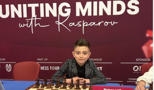 Un copil de 8 ani din Galați este dublu vicecampion european la șah: „Evoluții excelente pentru vârsta lui”