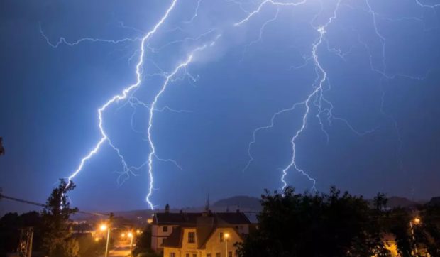 Cod galben de descărcări electrice, grindină și averse: lista localităților afectate