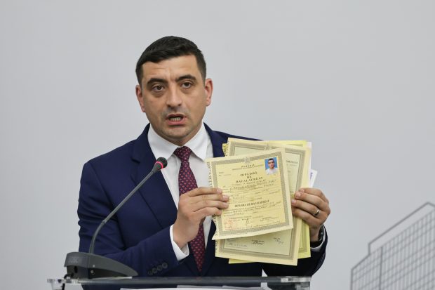 O utopie: fără semianalfabeți în funcții publice!