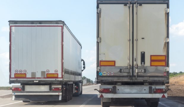 Doi șoferi de TIR au reușit ce n-a putut poliția, pe o autostradă din Germania. Cum au blocat o Skoda Octavia care circula cu 200 km/h