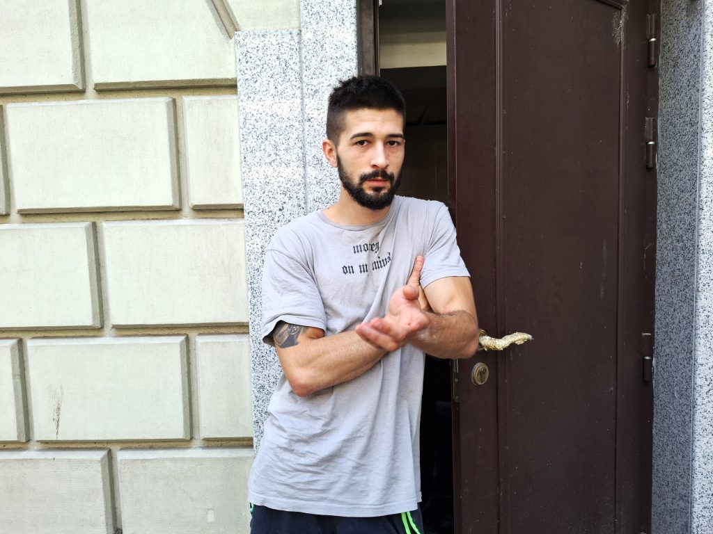 Bulgaria se pregătește pentru euro: Ce cred tinerii despre trecerea la moneda unică europeană? 2 euro bulgari joan 26 ani varna foto dumitru angelescu