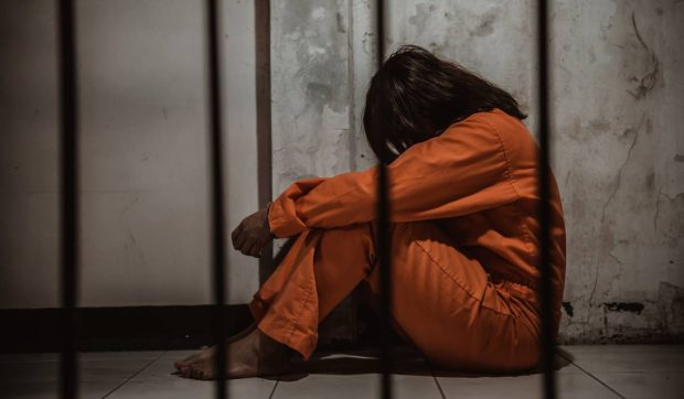 O româncă, condamnată la Roma după ce și-a maltratat copilul ani la rând: băiatul voia să își ia viața