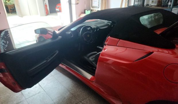 Ferrari F430 Spider, cu doar 24.959 km, scos la licitație de ANAF la Timișoara