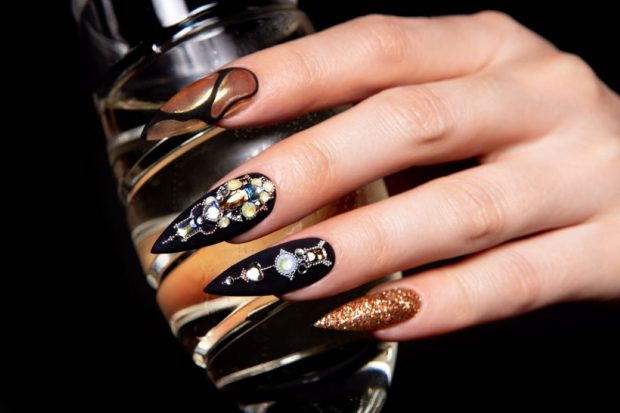 Ce spune forma unghiilor tale despre personalitatea ta