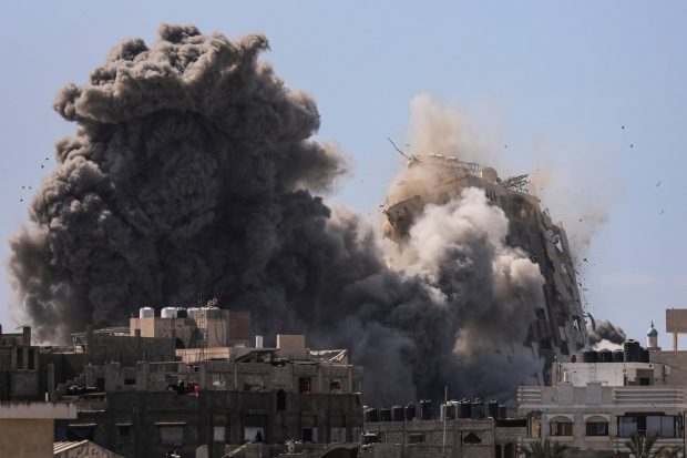 Trupele israeliene au pătruns adânc în Gaza. Atac cu avioane de luptă, artilerie, tancuri şi drone. „Gaza arde”, spune un oficial israelian