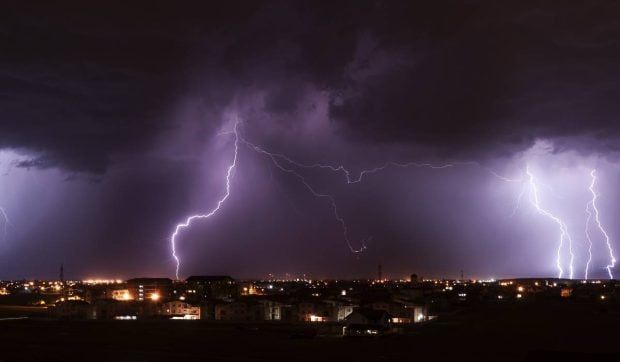 Cod portocaliu de ploi torențiale, descărcări electrice, vijelii și grindină. Localitățile afectate de fenomenele meteo extreme