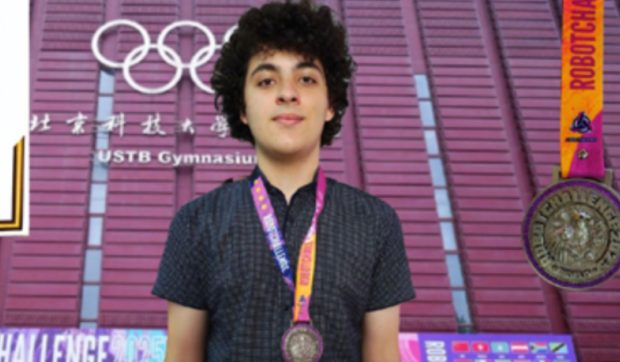 Un student din Brăila a câștigat medalia de argint la Campionatul Mondial de Robotică de la Beijing