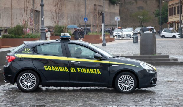 Românul din Italia care a continuat să profeseze ilegal ca notar în ciuda interdicției a fost arestat preventiv