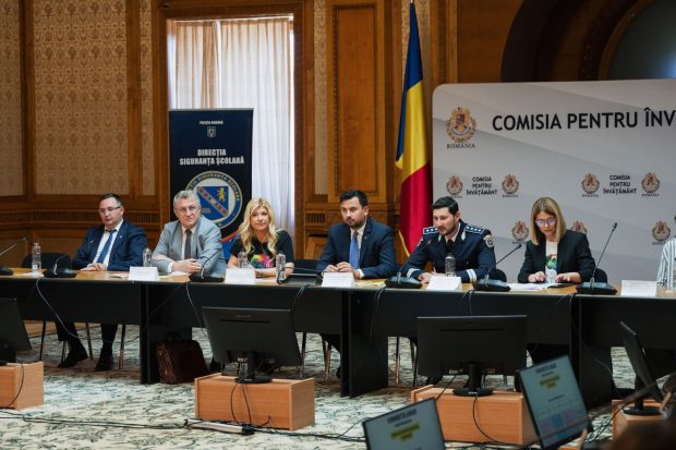 Ghidurile anti-bullying s-au lansat, la Palatul Parlamentului: „Nu e doar o problemă a școlii, cu una a societății”